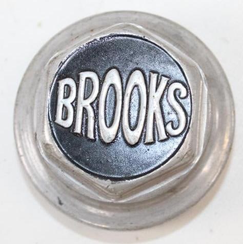 Embossed Brooks Motor Car Co. Aluminum Threaded Automobile Hubcap (1 of 2)