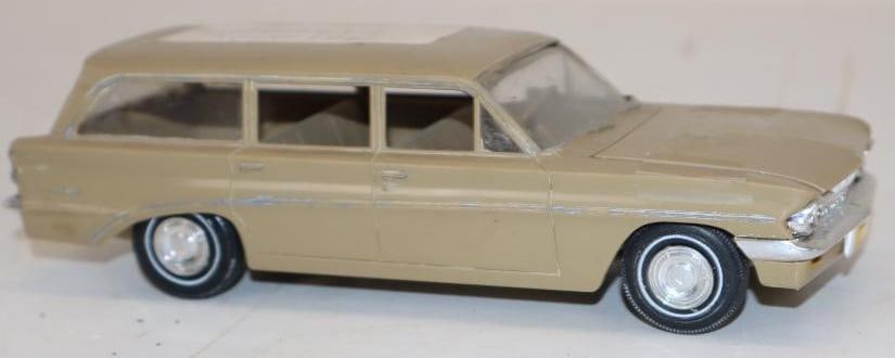 1961 Oldsmobile Rocket Wagon Dealership Promotional Model Car (1 of 4)
