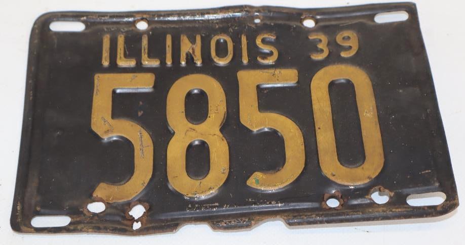 1939 Embossed Illinois Motorcycle License Plate #5850: 8.5" x 5.5"