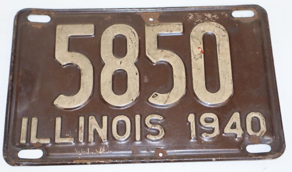 1940 Embossed Illinois Motorcycle License Plate #5850: 8.5" x 5.5"