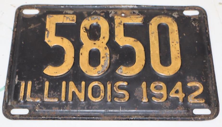 1942 Embossed Illinois Motorcycle License Plate #5850: 8.5" x 5.5"