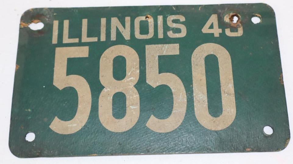 1943 Illinois Motorcycle Soybean License Plate #5850: 8.5" x 5.25"