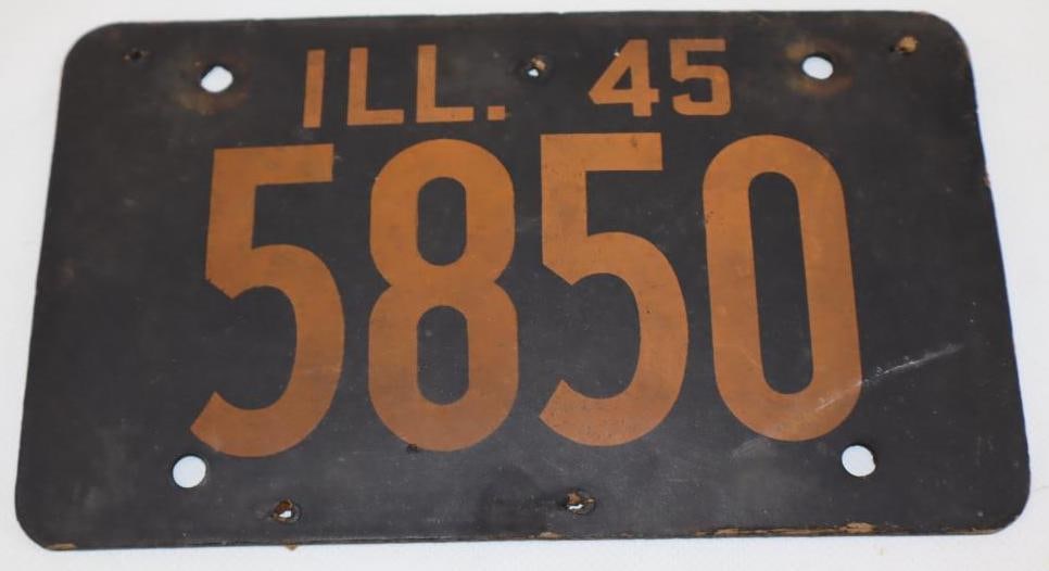 1945 Illinois Motorcycle Soybean License Plate #5850: 8.5" x 5.25"