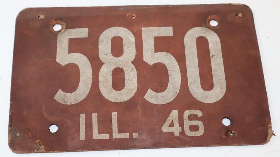 1946 Illinois Motorcycle Soybean License Plate #5850: 8.5" x 5.25"