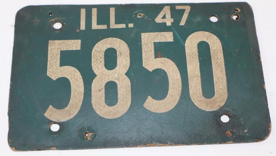 1947 Illinois Motorcycle Soybean License Plate #5850: 8" x 5.5"