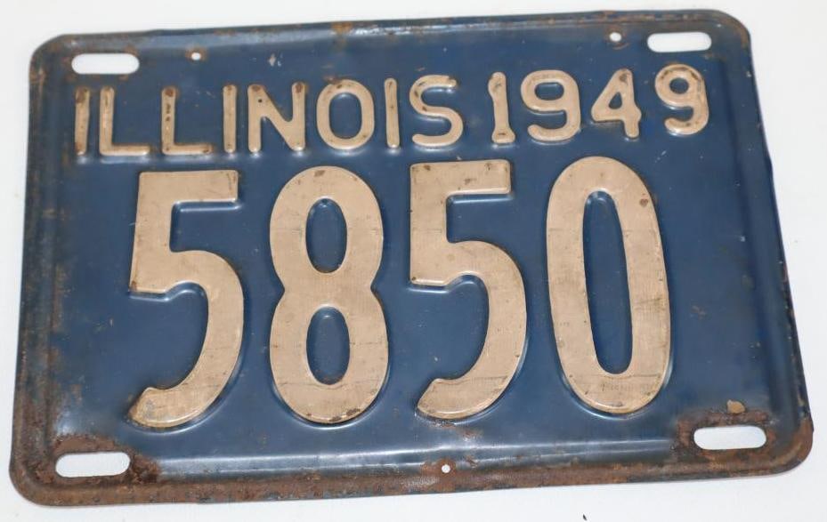 1949 Embossed Illinois Motorcycle License Plate #5850: 8.25" x 5.5"