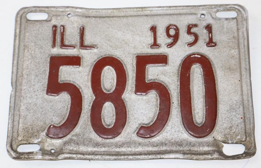 1951 Embossed Illinois Motorcycle License Plate #5850: 8.25" x 5.5"