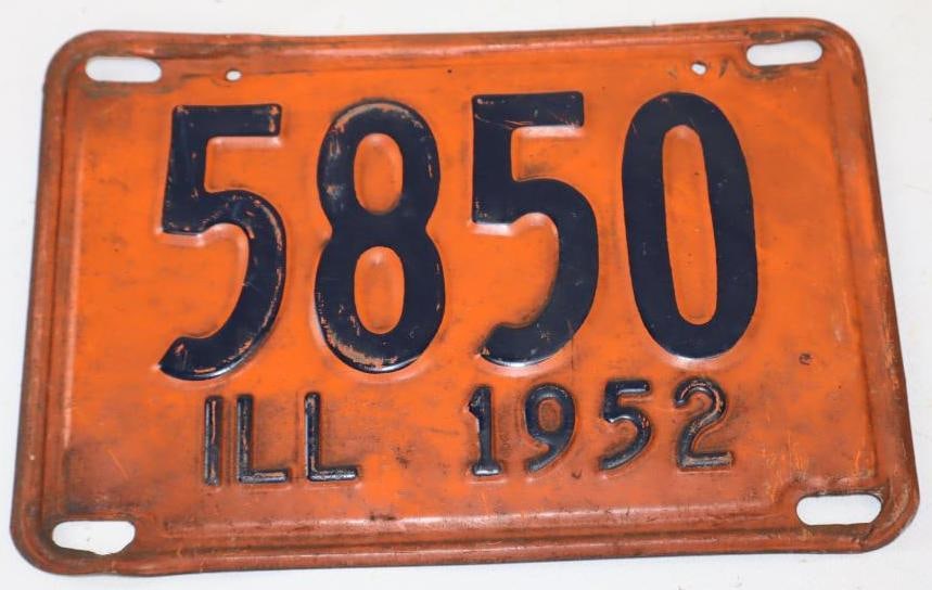 1952 Embossed Illinois Motorcycle License Plate #5850: 8.25" x 5.5"