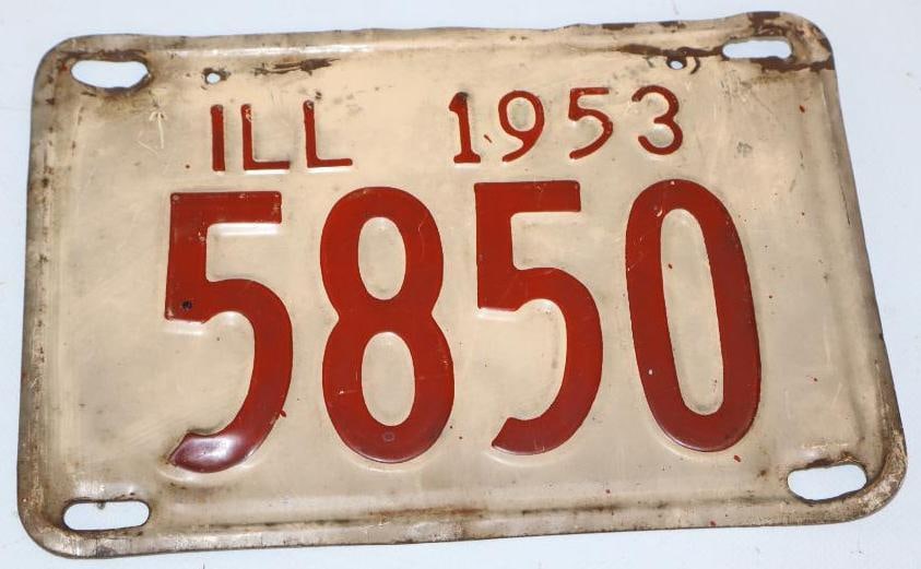 1953 Embossed Illinois Motorcycle License Plate #5850: 8.25" x 5.5"