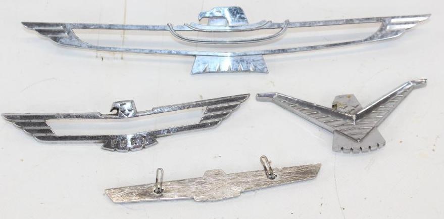 Group of  4 Ford Thunderbird Emblems (1 of 5)
