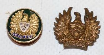 Group of 2 Peerless Motor Car Co Lapel Pin and Car Emblem (1 of 2)