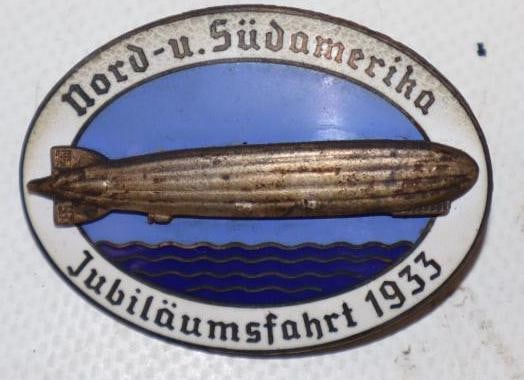 1933 Graf Zeppelin Jubilaumsfahrt Pin Back Badge (1 of 2)