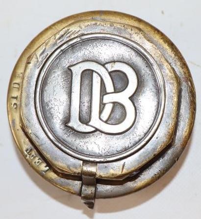 1916 Brass Dodge Brothers Wire Wheel Threaded Automobile Hubcap (1 of 2)