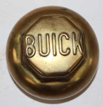 1908-1910 Embossed Buick Brass Threaded Automobile Hubcap (1 of 2)
