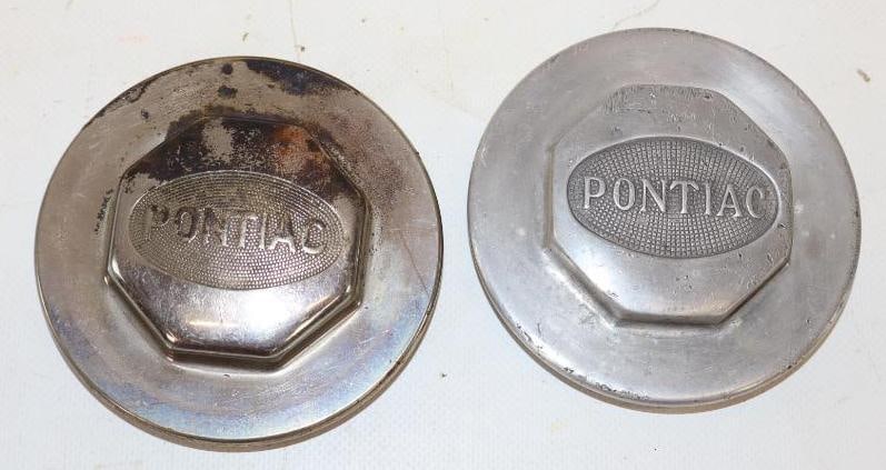 Group of 2 1928-29 Buffalo Wire Wheel Pontiac Threaded Automobile Hubcaps (1 of 2)