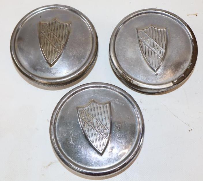 Gorup of 3 Oakland Embossed Metal Threaded Automobile Hubcaps (1 of 2)