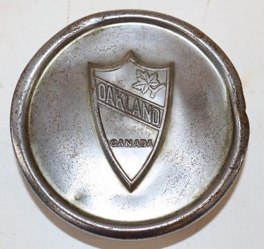 Oakland Canada Threaded Automobile Hubcap (1 of 2)