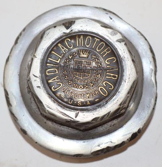 1910 Cadillac Motor Car Co. Aluminum Threaded Automobile Hubcap (1 of 2)