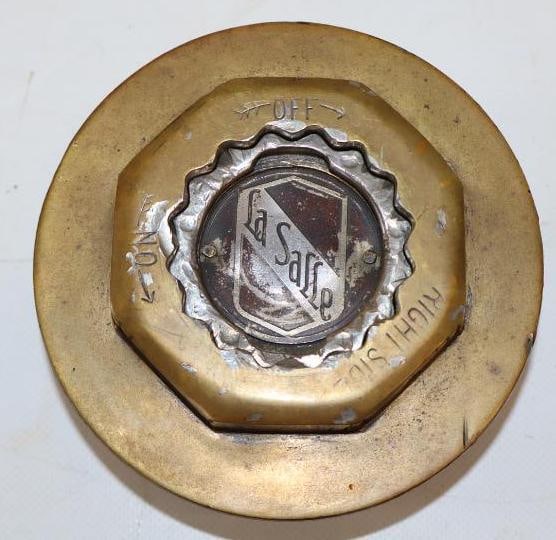 Cadillac La Salle Buffalo Wire Wheel Threaded Automobile Hubcap (1 of 2)