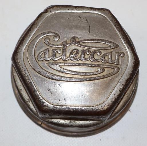 Carter Car Embossed Threaded Automobile Hubcap (1 of 2)