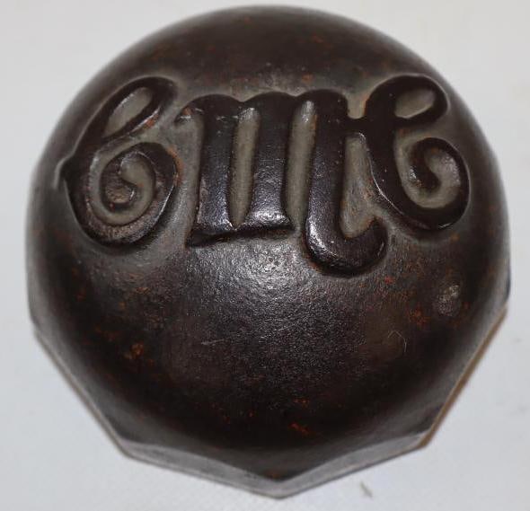 CMC 1920 Truck Threaded Automobile Hubcap (1 of 2)