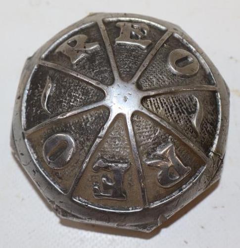 1912 Reo Embossed Aluminum Threaded Automobile Hubcap (1 of 2)