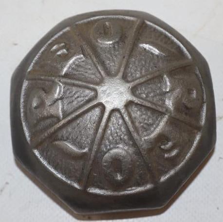 1912 Reo Embossed Aluminum Threaded Automobile Hubcap (1 of 2)