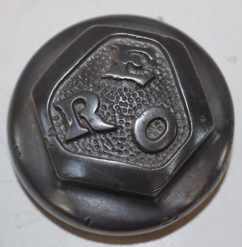 1910 Reo Embossed Aluminum Threaded Automobile Hubcap (1 of 2)
