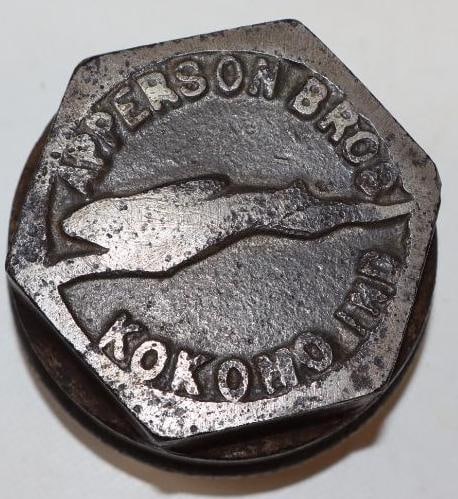 Apperson Bros Embossed Steel Threaded Automobile Hubcap (1 of 2)