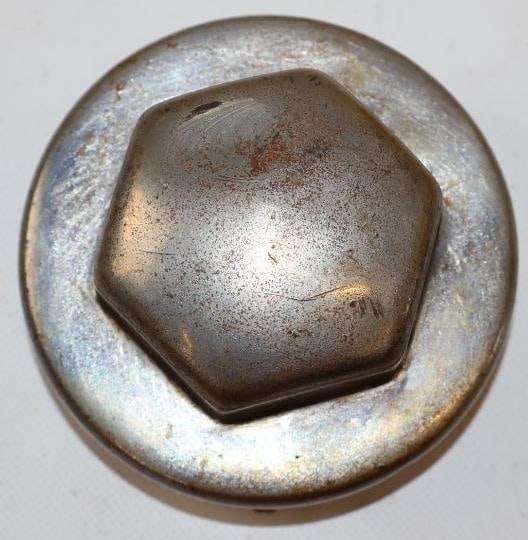 1915-1917 Pullman Dixie Flyer Brass Threaded Automobile Hubcap (1 of 2)