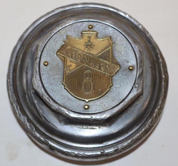 1929 Chandler 8 Royal 75 Aluminum Threaded Automobile Hubcap (1 of 2)