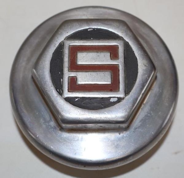 1920's Studebaker Embossed Aluminum Threaded Automobile Hubcap (1 of 2)