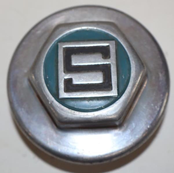 1920's Studebaker Embossed Aluminum Threaded Automobile Hubcap (1 of 2)