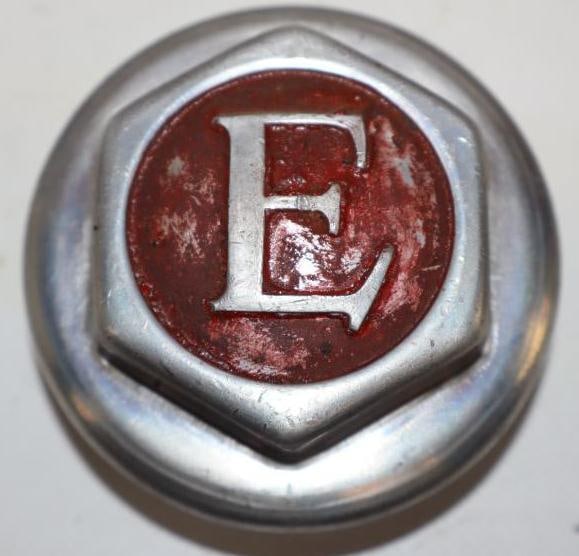 Studebaker Erskine Motor Car Co. Embossed Aluminum Threaded Automobile Hubcap (1 of 2)
