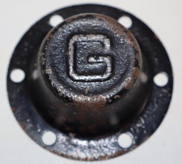 1920 Grant Truck Steel Embossed Automobile Hubcap (1 of 2)