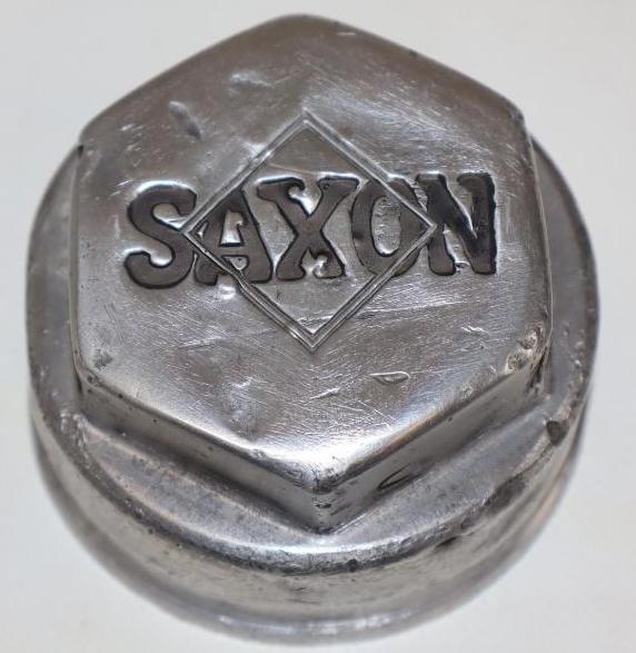 Saxon Debossed Aluminum Threaded Automobile Hubcap (1 of 2)