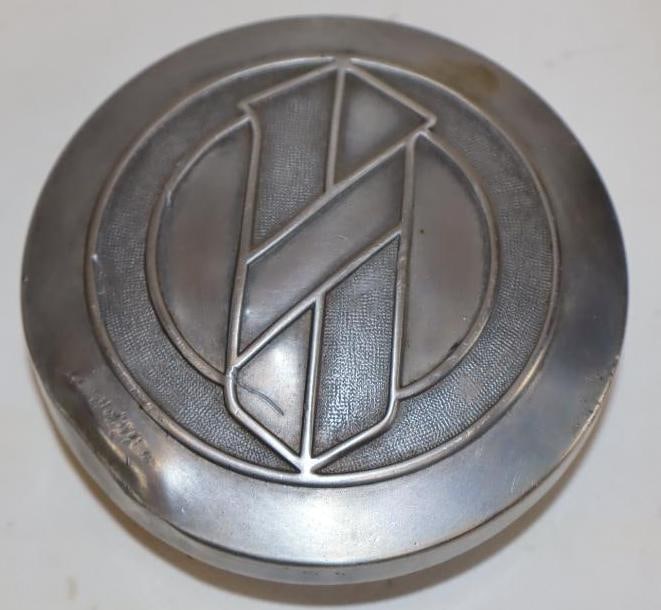 1930 Durant Aftermarket Embossed Aluminum Threaded Automobile Hubcap (1 of 2)