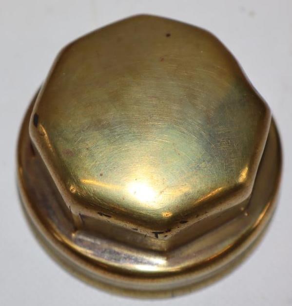 1912-1915 Hupmobile Model 32 Brass Threaded Automobile Hubcap (1 of 2)