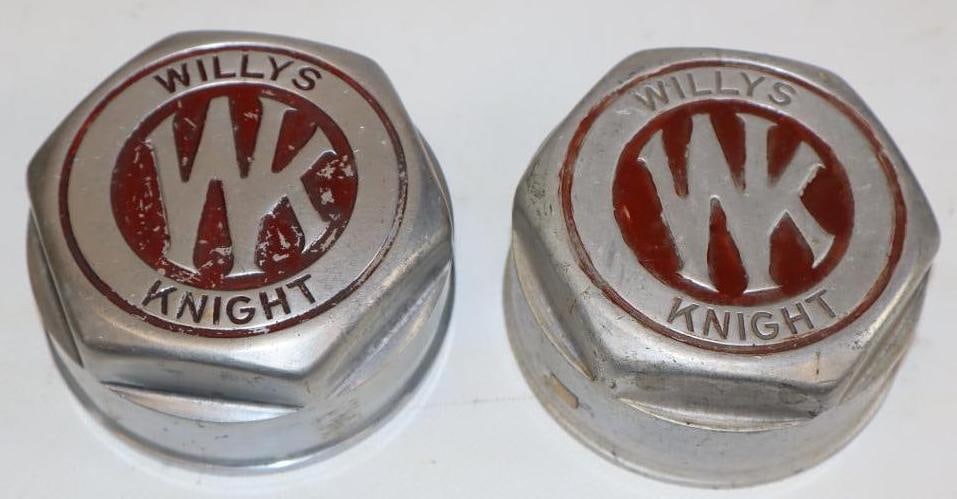 1925-27 Willy's Knight Embossed Aluminum Threaded Automobile Hubcap (1 of 2)