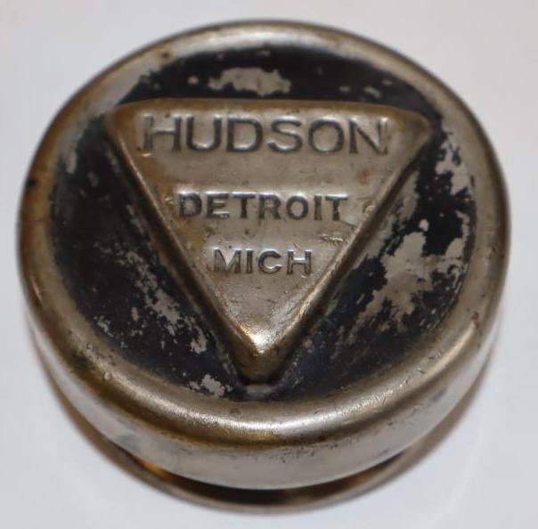 1915-21 Hudson Debossed Brass Threaded Automobile Hubcap (1 of 2)