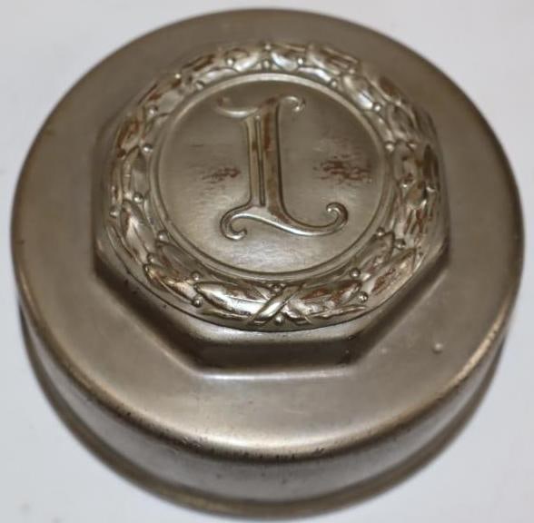 LeLand Lincoln Brass Embossed Threaded Automobile Hubcap (1 of 2)