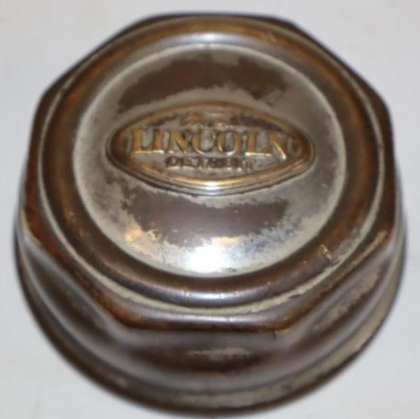 1924-27 Ford Lincoln Embossed Brass Threaded Automobile Hubcap (1 of 2)