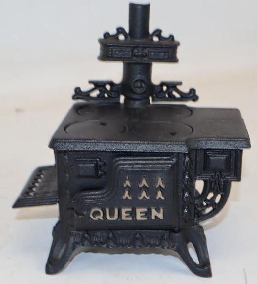 Queen Cast Iron Stove Toy (1 of 3)