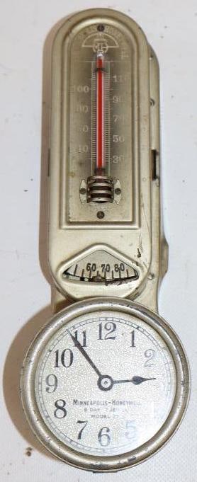 Minneapolis Honeywell 8 Day 7 Jewel Clock Thermostat Thermometer with Key: 9.5" x 3" x 3"
