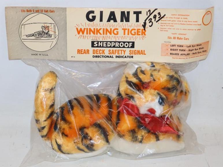 Giant Winking Tiger Rear Deck Safety Signal Directional Indicator in Original Packaging: 16" x 13" x 5"