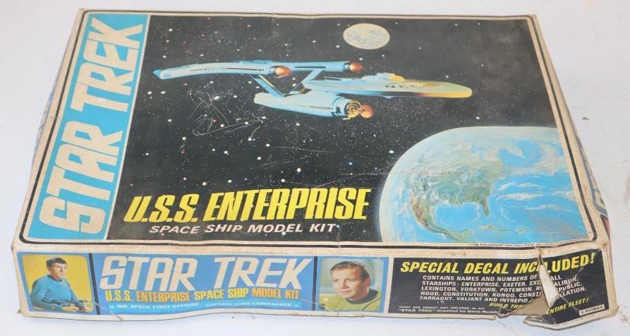 1974 Star Trek USS Enterprise Spaceship Model Kit in Original Box (1 of 3)