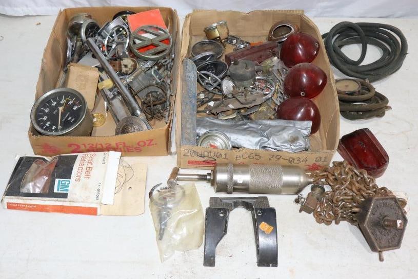 Large Group of Auto Emblems  Taillight Lenses (1 of 5)