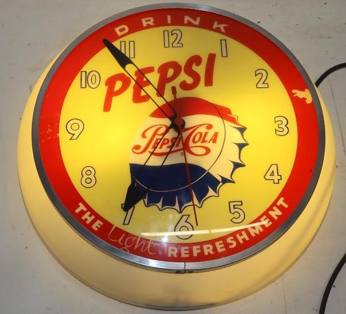 Drink Pepsi Cola "The Light Refreshment" Lightup Advertising Clock (1 of 11)