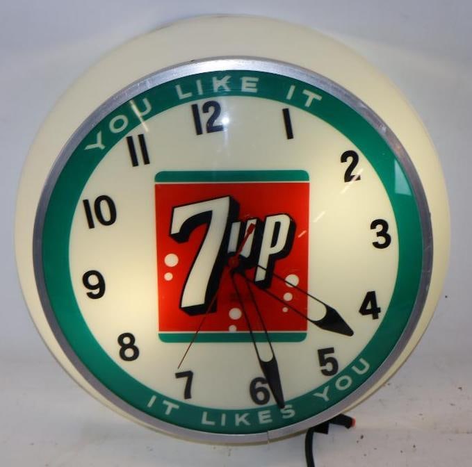 7-Up Soda "You Like It" Lightup Advertising Clock (1 of 11)