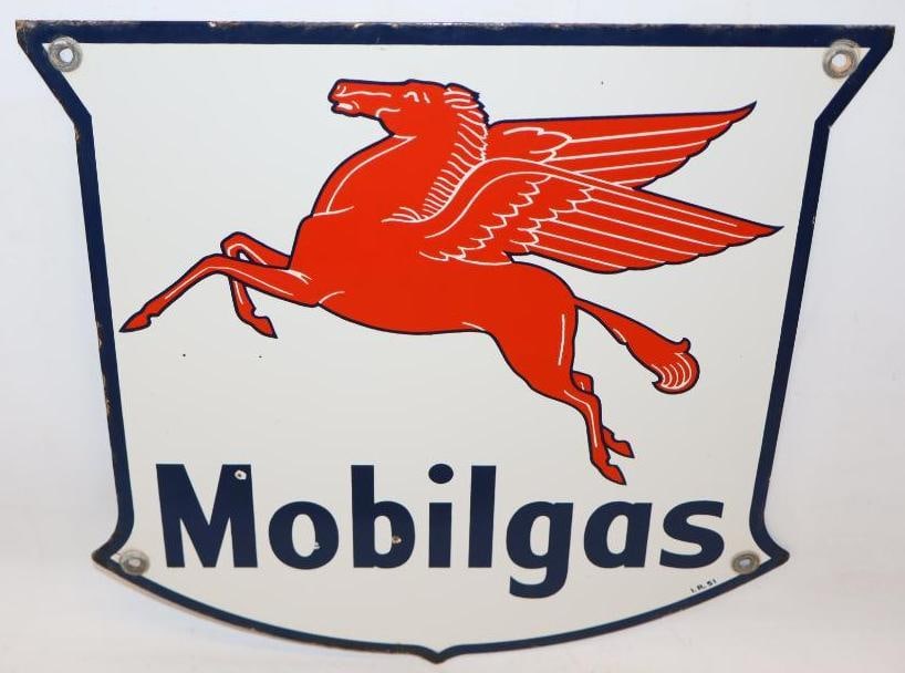 Mobilgas Pegasus Shield Porcelain Pump Plate Sign (1 of 5)
